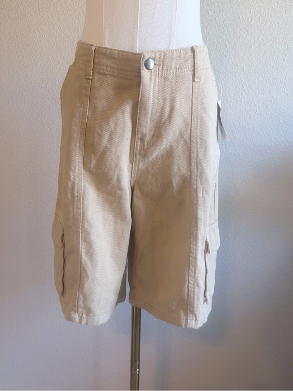 Forever 21 Woman’s Cargo Shorts Size S Khaki Casual Utility Bermuda With Pockets